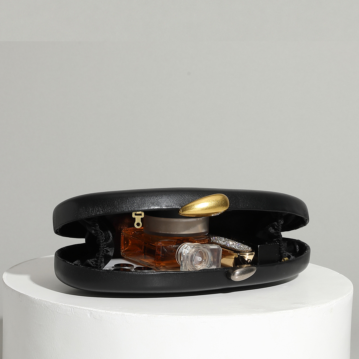 Designer Shell Shape Clutch Bag with Metallic Closure Chain Dinner Purse Women Evening Party Leather Shoulder Crossbody Handbag - Image 6