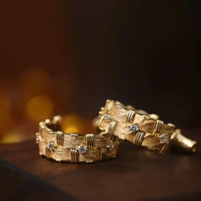 Retro light luxury woven brushed point diamond stud earrings for women's niche high sense fashion ancient gold 2025 new earrings