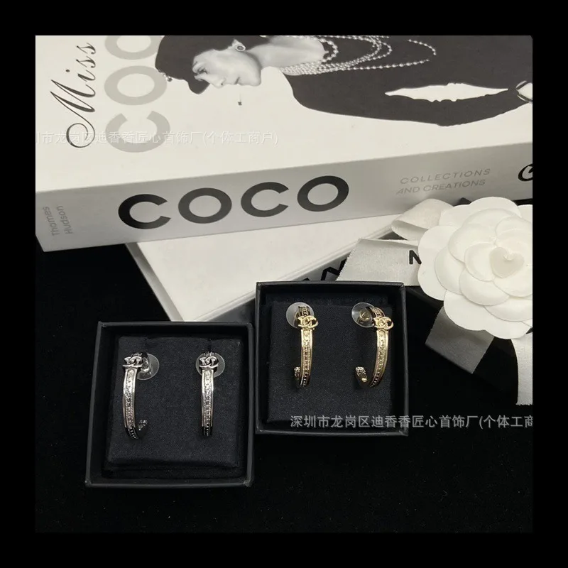 Classic Snake Bone Classic Versatile Light Gold Stud Earrings Fashion Premium Silver Needle Women - Image 3