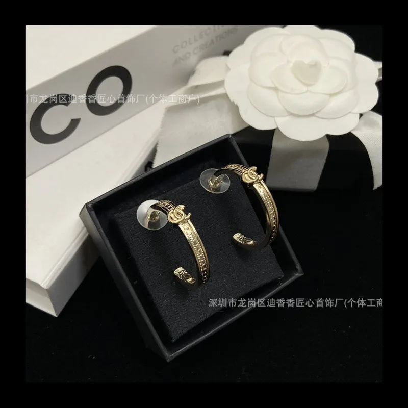 Classic Snake Bone Classic Versatile Light Gold Stud Earrings Fashion Premium Silver Needle Women